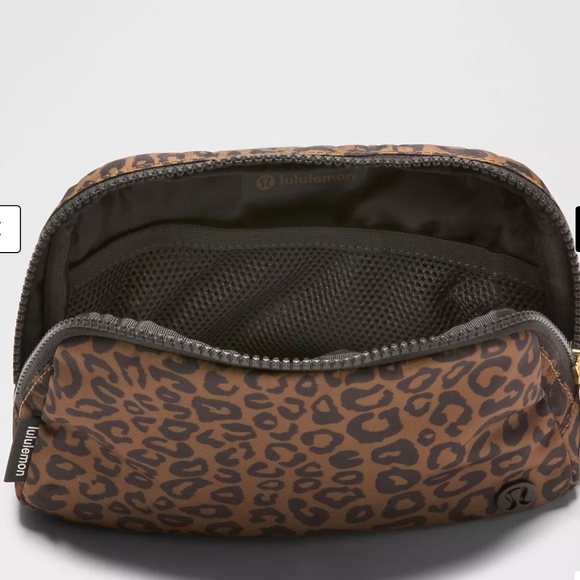 Lululemon Everywhere Belt Bag(Leopardo Shift Midi Desert Khaki Multi/Night Brown - Picture 5 of 9